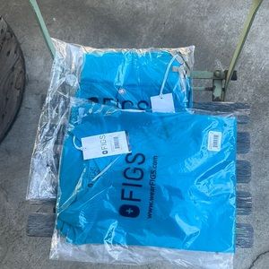 Teal Rafaela oversized small scrub top + Zamora small petite joggers